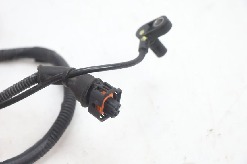 photo de FRONT ABS SENSOR PIAGGIO MP3 HPE 530 (2022 - 2026) - Fixing points details
