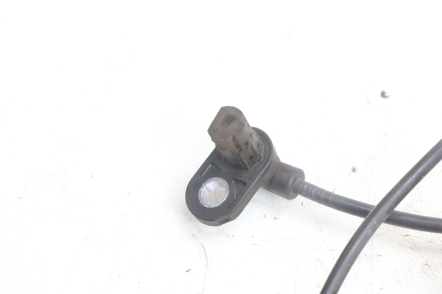 photo de FRONT ABS SENSOR YAMAHA N-MAX NMAX 125 (2021 - 2024) - Technical close-up