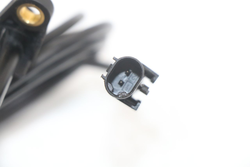 photo de FRONT ABS SENSOR MOTO GUZZI NORGE 8V GT 1200 (2011 - 2016) - Technical close-up