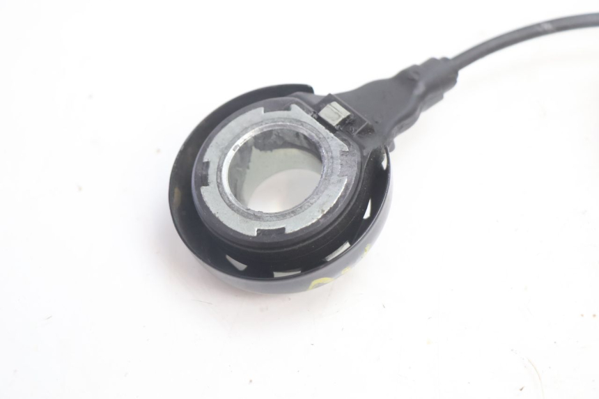photo de FRONT ABS SENSOR HARLEY DAVIDSON ROAD GLIDE FLTRXSE 1920 (2018 - 2022) - Technical close-up