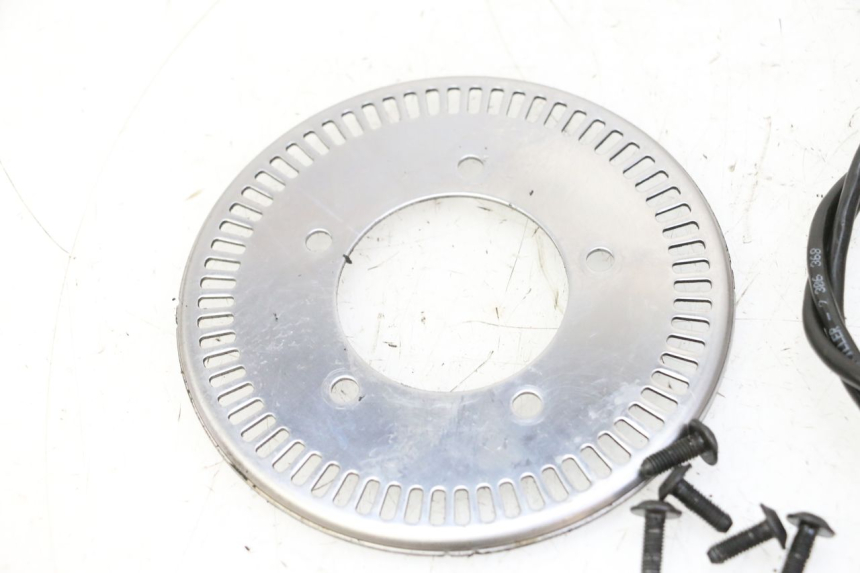 photo de FRONT ABS SENSOR PEUGEOT SATELIS 125 (2006 - 2009) - Fixing points details