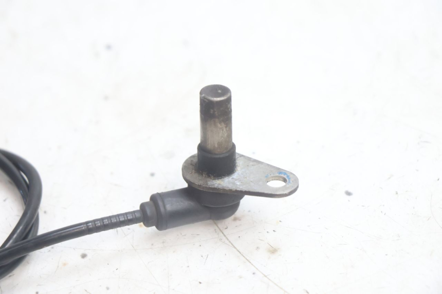 photo de FRONT ABS SENSOR PEUGEOT SATELIS 125 (2013 - 2018) - Fixing points details