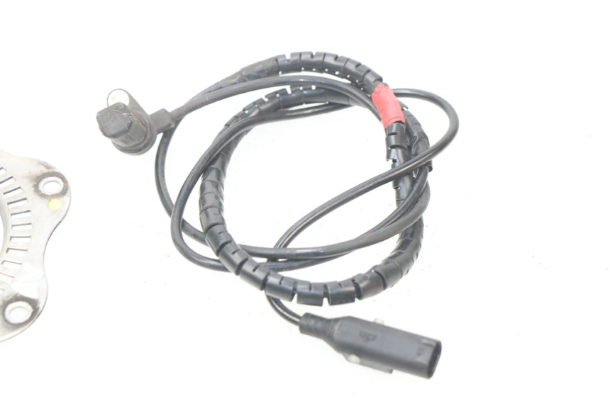 photo de FRONT ABS SENSOR PIAGGIO VESPA GTS IE ABS 300 (2016 - 2018) - Technical close-up