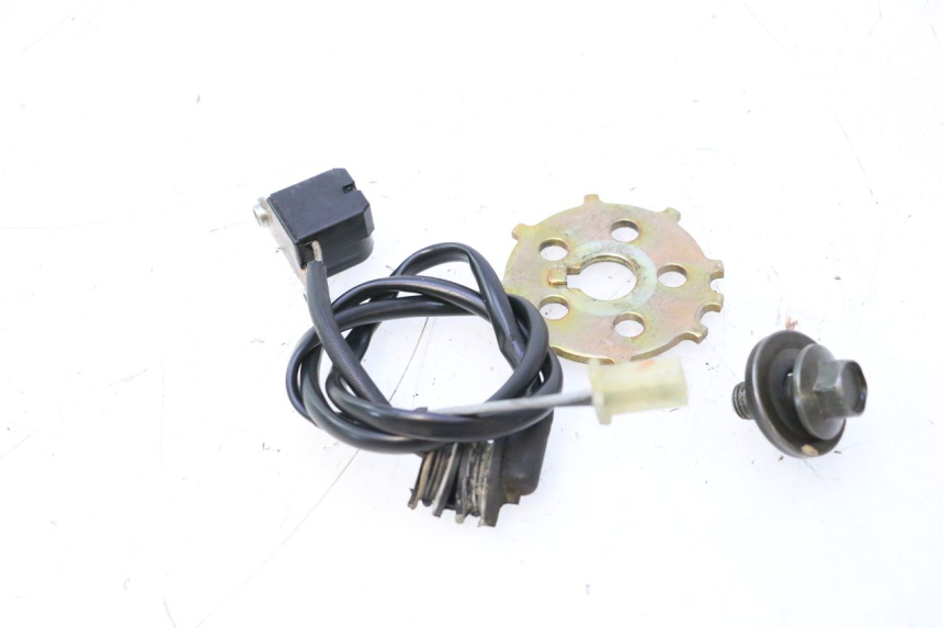 photo de IGNITION SENSOR YAMAHA FJR 1300 (2001 - 2005) - Alternative perspective
