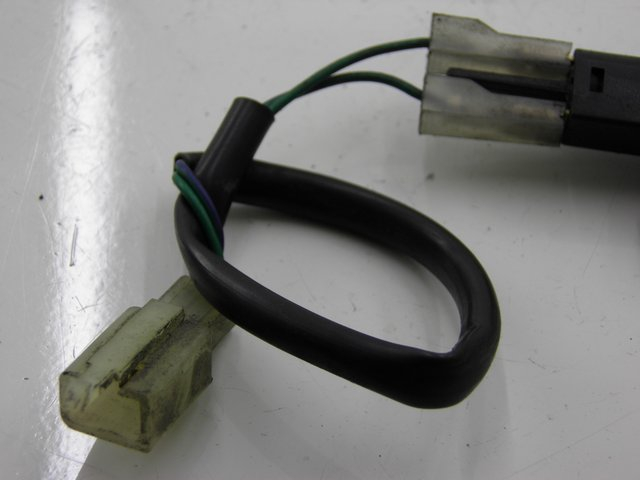 photo de TRUNK OPENING SENSOR PEUGEOT SATELIS 125 (2006 - 2009) - Component detail
