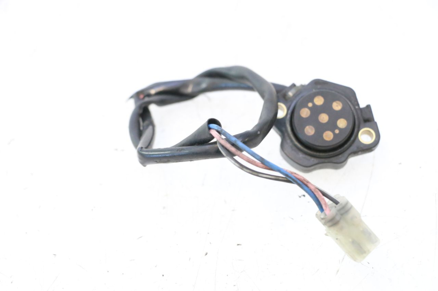 photo de NEUTRAL SENSOR SUZUKI SV S 650 (2003 - 2009) - Technical close-up