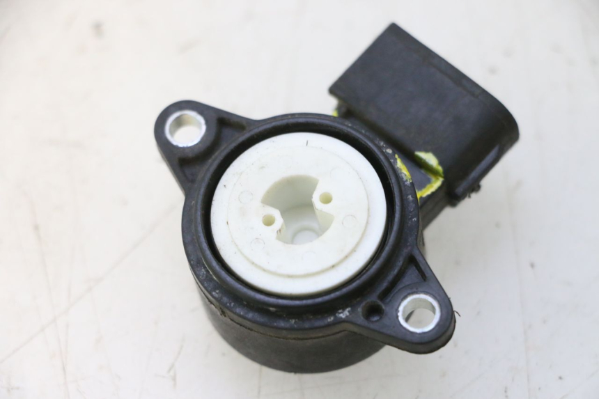 photo de TPS SENSOR YAMAHA XMAX X-MAX 125 (2006 - 2009) - Technical close-up