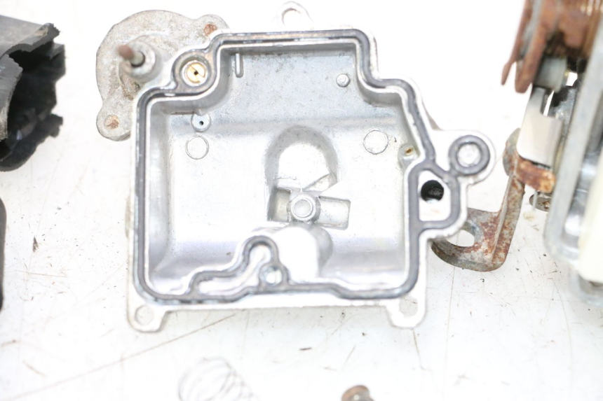 photo de CARBURETOR BAOTIAN BT 49 QT-7 50 (2006 - 2009) - Focus on structure