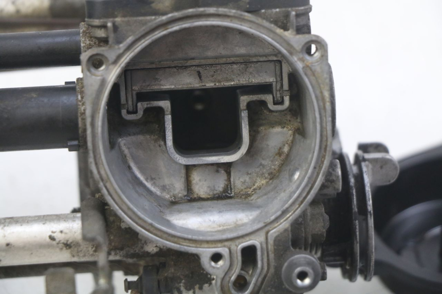 photo de CARBURETOR HONDA CBF 500 (2004 - 2007) - Distinctive features