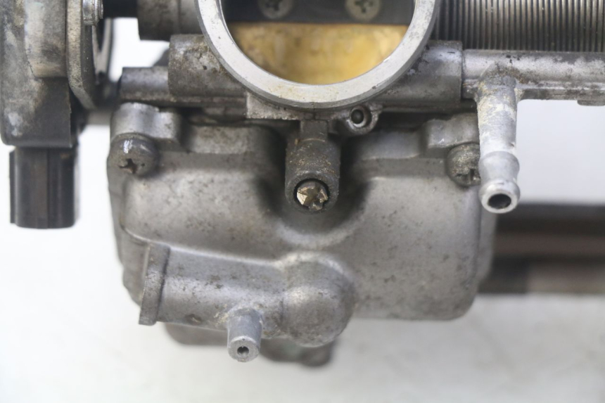 photo de CARBURETOR HONDA CBF 500 (2004 - 2007) - Surface and material condition