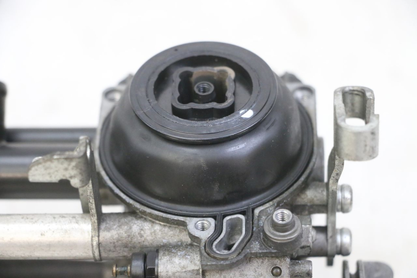 photo de CARBURETOR HONDA CBF 500 (2004 - 2007) - Detailed visual inspection