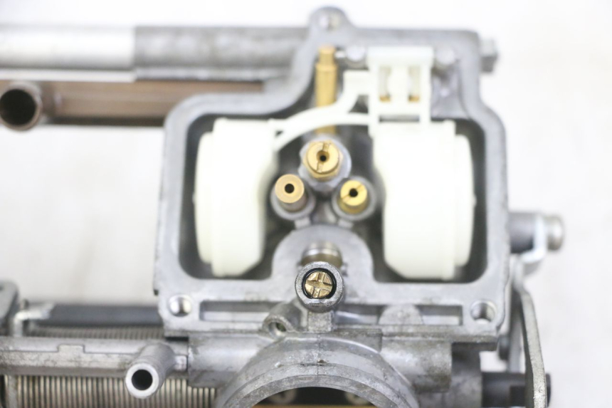 photo de CARBURETOR HONDA CBF 500 (2004 - 2007) - Alternative perspective