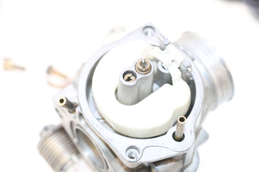 photo de CARBURETOR HONDA FES PANTHEON 2T 125 (1998 - 2002) - Focus on structure
