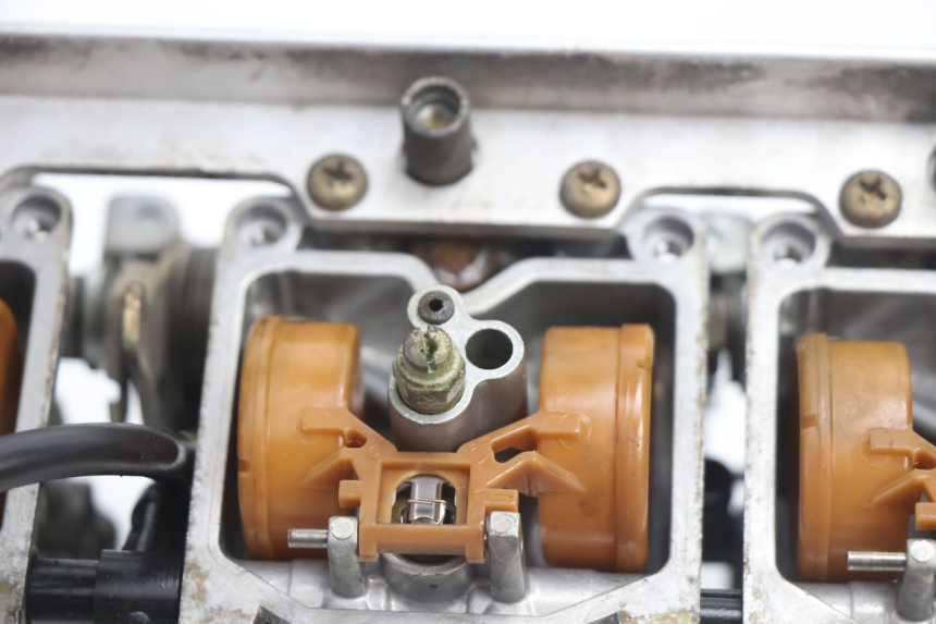 photo de CARBURETOR KAWASAKI GPX F ZX750F 750 (1986 - 1990) - Distinctive features