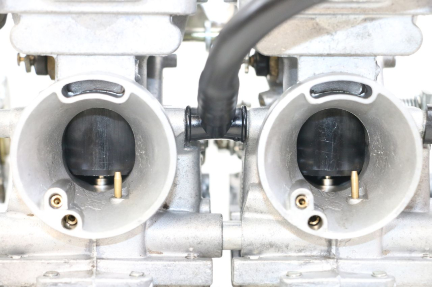 photo de CARBURETOR HYOSUNG GTR 125 (2006 - 2008) - Surface and material condition