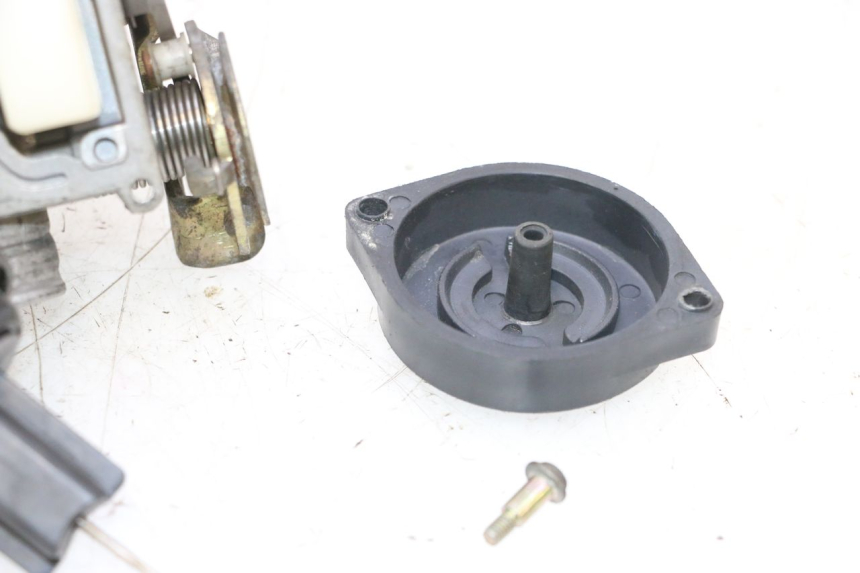 photo de CARBURETOR BAOTIAN HUASHA HS50QT-7 50 - High-resolution close-up