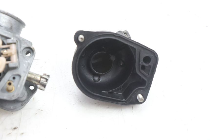 photo de CARBURETOR PEUGEOT KISBEE 2T 50 (2010 - 2017) - Additional view of the item