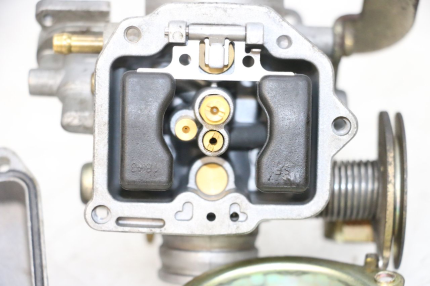 photo de CARBURETOR PEUGEOT KISBEE 4T 50 (2010 - 2017) - High-resolution close-up