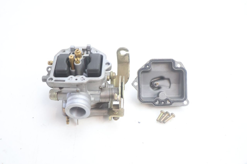 photo de CARBURETOR PEUGEOT KISBEE 4T 50 (2010 - 2017) - Surface and material condition