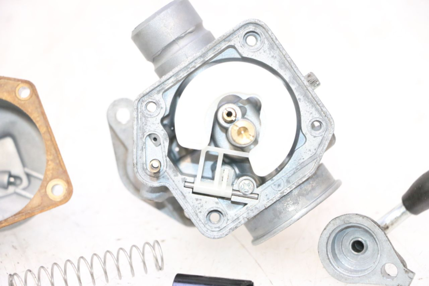 photo de CARBURETOR LONGJIA LJ50QT 8M 2T 50 (2010 - 2017) - Distinctive features