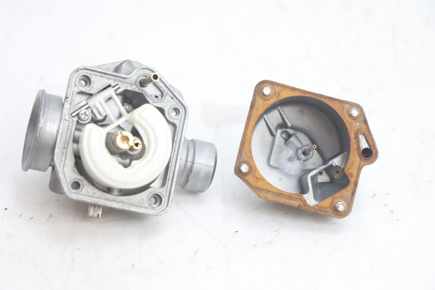 photo de CARBURETOR TNT MOTOR ROMA 10' 2T 50 (2011 - 2018) - Surface and material condition
