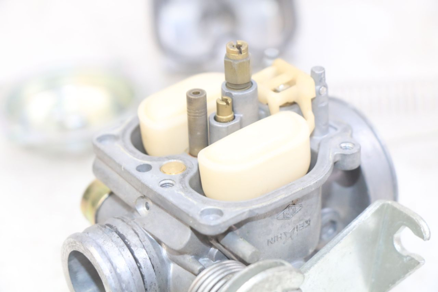 photo de CARBURETOR HONDA SCV LEAD 100 (2003 - 2007) - Component zoom