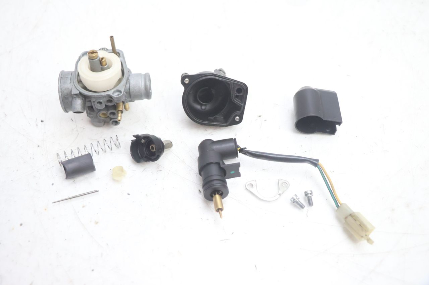 photo de CARBURETOR PEUGEOT STREETZONE NAKED 2T 50 (2014 - 2018) - Surface and material condition