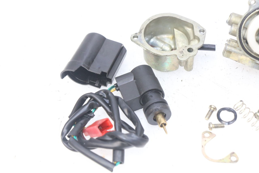 photo de CARBURETOR PEUGEOT TKR TREKKER FURIOUS 50 (2005 - 2014) - High-resolution close-up