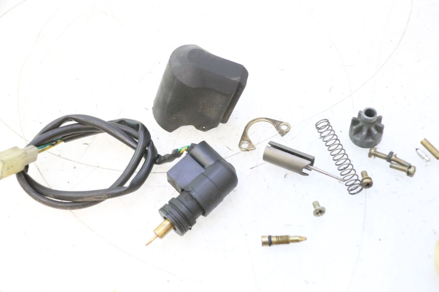 photo de CARBURETOR PEUGEOT TREKKER 50 (1995 - 2004) - Detailed visual inspection