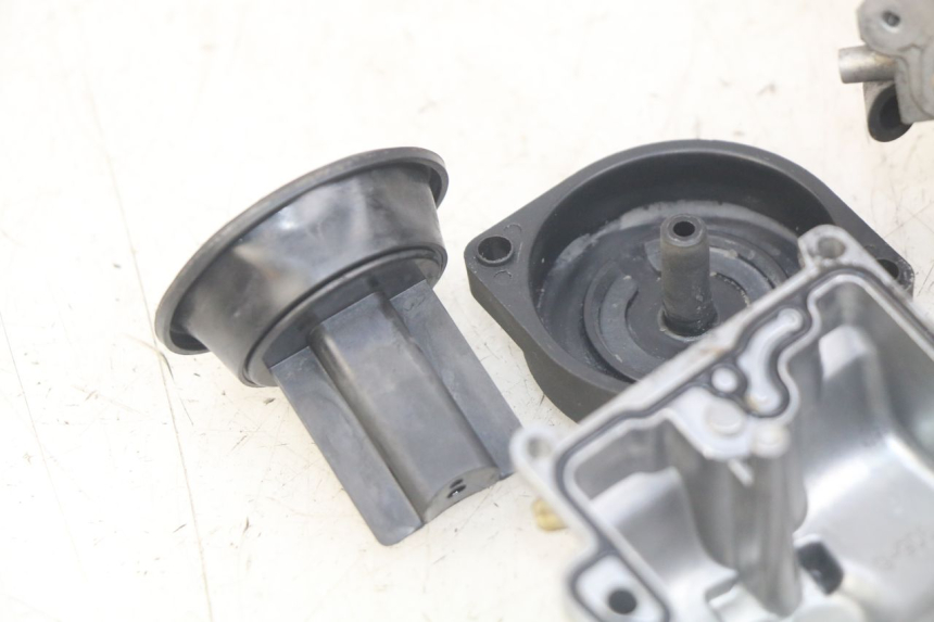photo de CARBURETOR SUZUKI UH BURGMAN 125 (2002 - 2006) - High-resolution close-up