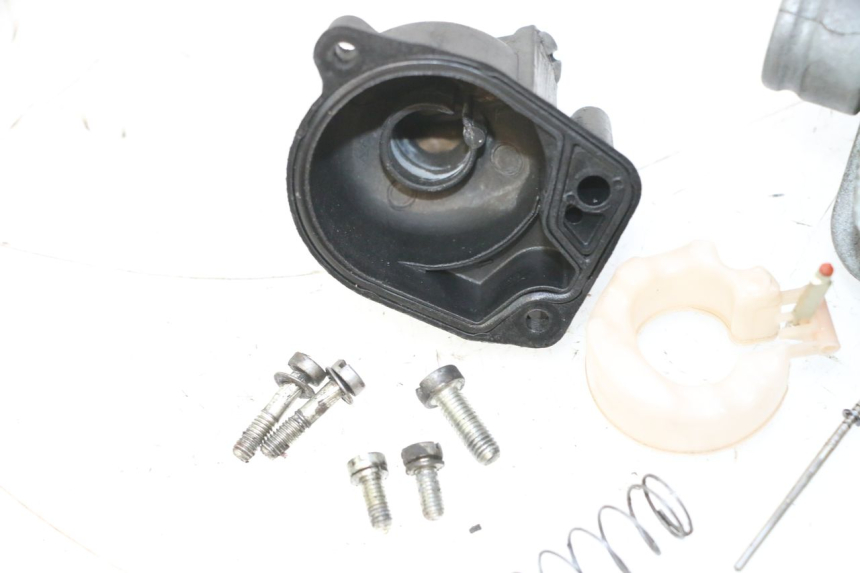 photo de CARBURETOR PIAGGIO VESPA LX 2T 50 (2005 - 2013) - High-resolution close-up