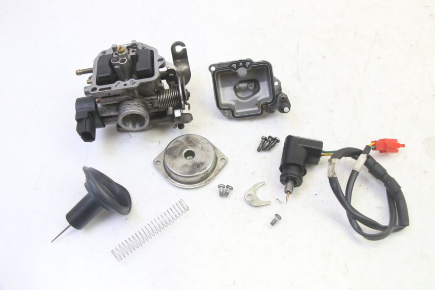 photo de CARBURETOR GTS VICI 4T 50 (2020 - 2025) - Surface and material condition