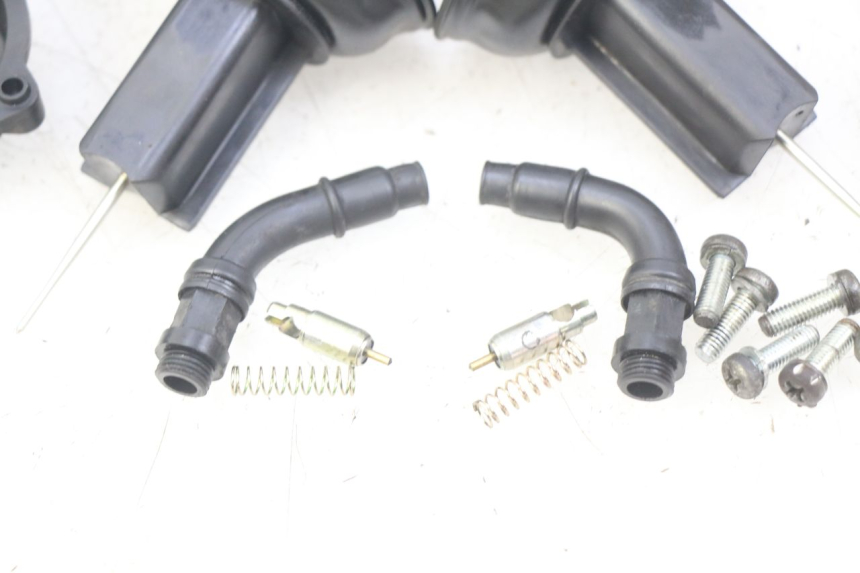 photo de CARBURETOR HONDA VT C SHADOW 125 (1999 - 2007) - Surface and material condition