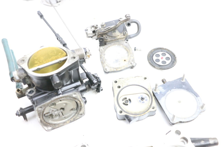 photo de CARBURETOR YAMAHA WAVE RUNNER GP R 1200 (2000 - 2003) - Alternative angle