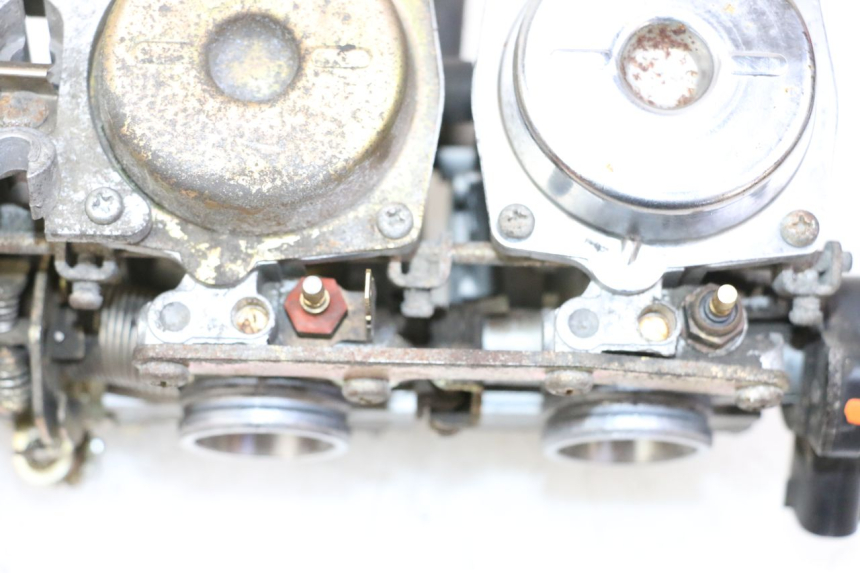 photo de CARBURETOR YAMAHA XJN DIVERSION 600 (2000 - 2003) - Alternative perspective