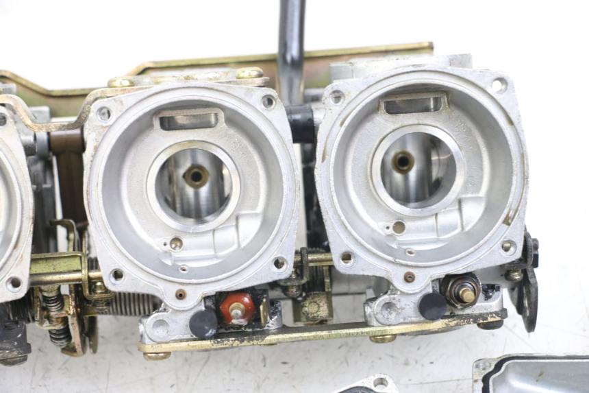 photo de CARBURETOR YAMAHA XJS DIVERSION 600 (1997 - 1999) - Alternative perspective