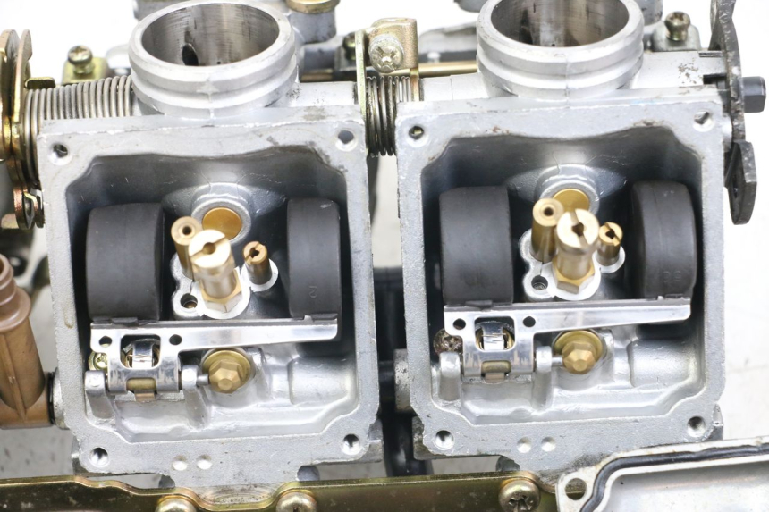 photo de CARBURETOR YAMAHA XJS DIVERSION 600 (1997 - 1999) - Distinctive features