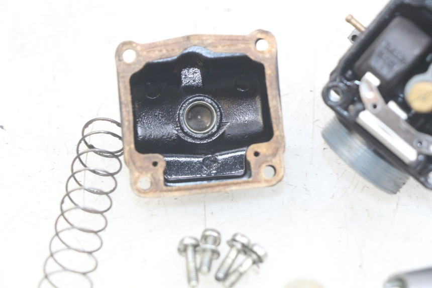 photo de CARBURETOR PEUGEOT XP6 50 (2006 - 2011) - Additional view of the item