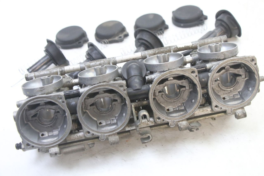 photo de CARBURETOR YAMAHA FZS FAZER 600 (2001 - 2003) - Surface and material condition