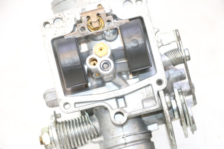 photo de CARBURETOR YAMAHA YP MAJESTY 125 (1998 - 2001) - High-resolution close-up