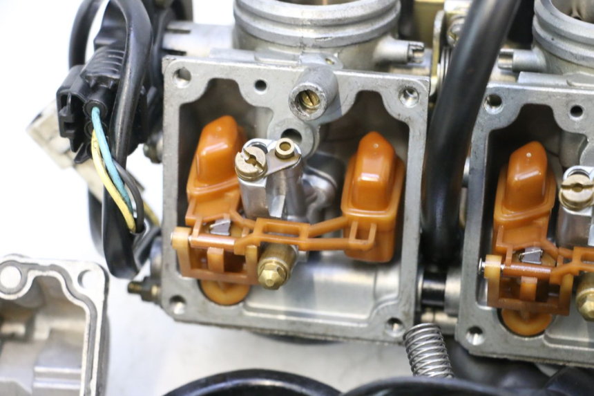 photo de CARBURETOR YAMAHA YZF R GENESIS 750 (1993 - 1998) - Alternative perspective