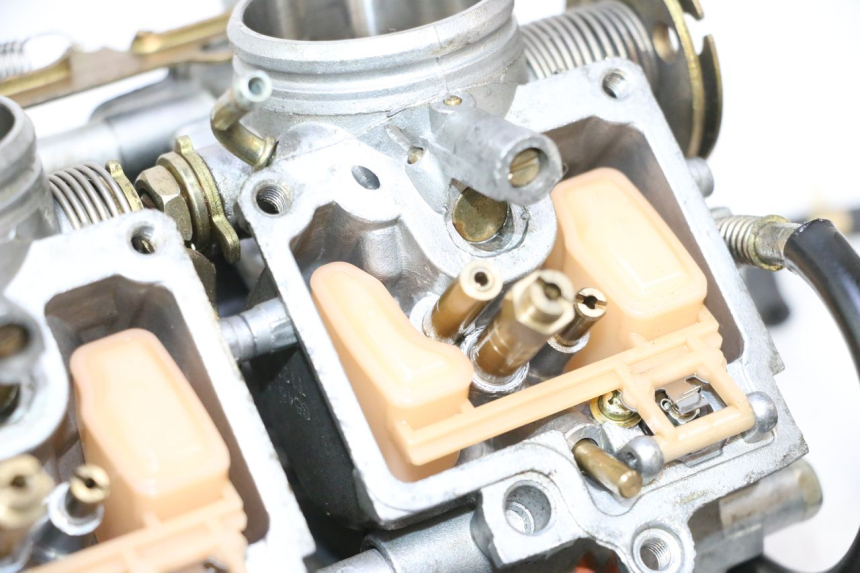 photo de CARBURETOR KAWASAKI ZX-6R ZX6R 600 (2000 - 2002) - Fixing points details