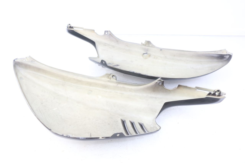 photo de REAR PANEL MBK BOOSTER NEXT GENERATION 50 (2004 - 2007) - Fixing points details