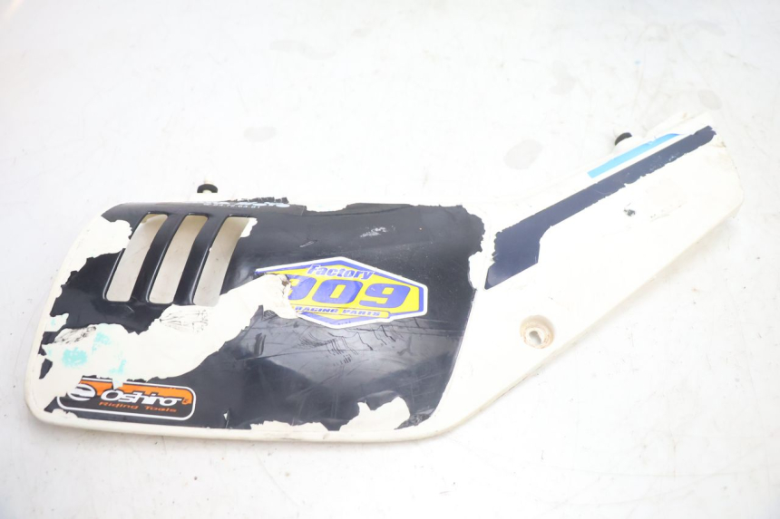 photo de REAR PANEL SUZUKI DR S 600 (1985 - 1989) - Technical close-up
