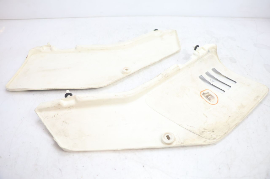 photo de REAR PANEL SUZUKI DR S 600 (1985 - 1989) - Fixing points details