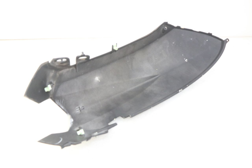 photo de REAR FAIRING PEUGEOT KISBEE 2T 50 (2018 - 2022) - Fixing points details