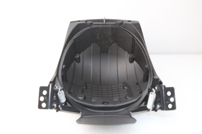 photo de REAR PANEL PEUGEOT METROPOLIS 400 (2017 - 2020) - Zoom on usage condition