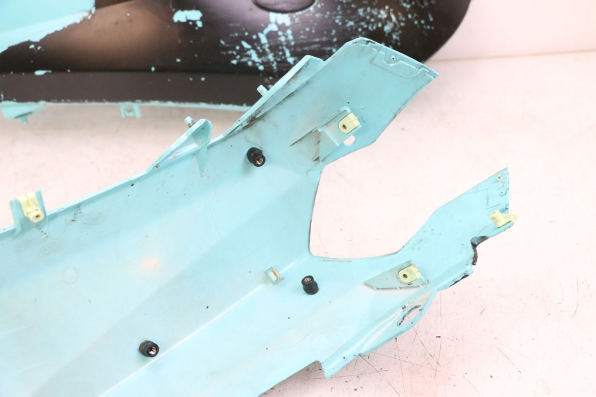 photo de REAR PANEL PEUGEOT STREETZONE 4T 50 (2018 - 2023) - Additional view of the item