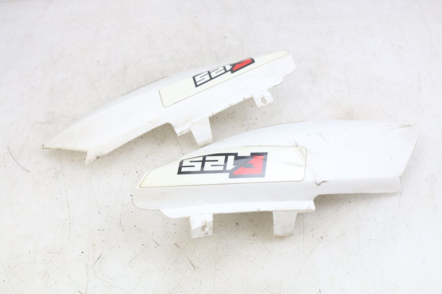 photo de REAR FAIRING YCF R-START 125 - Fixing points details