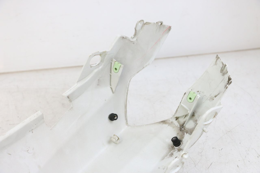 photo de REAR PANEL PEUGEOT STREETZONE 2T 50 (2014 - 2019) - Distinctive features